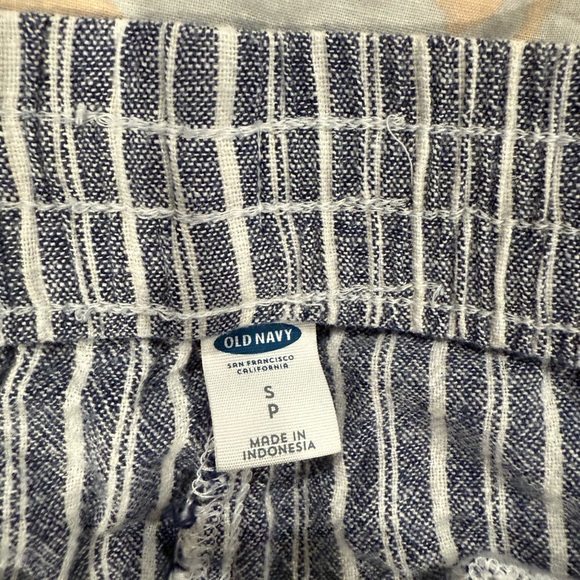 Old Navy shorts size small - Picture 3 of 5